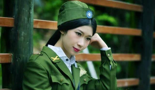 军统女特工被包围后,砸毁电台和武器跳崖自尽