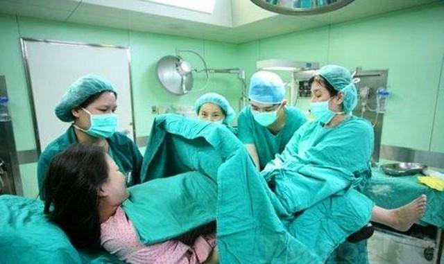 孕妈信誓旦旦说要理智分娩, 结果进产房画风突变, 被老公嘲笑