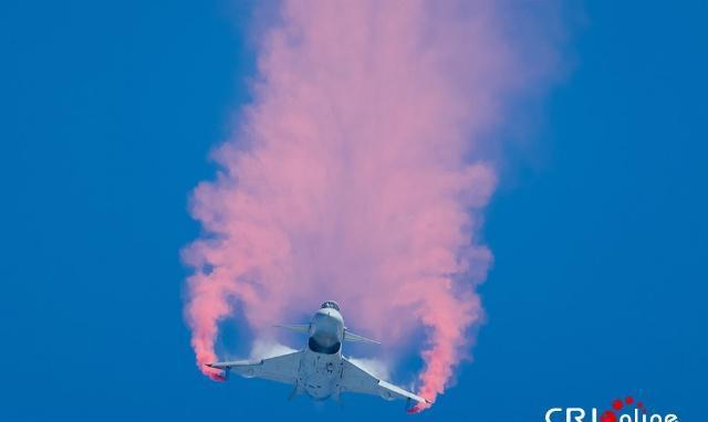 珠海航展开幕歼10b矢量推进验证机展示眼镜蛇机动