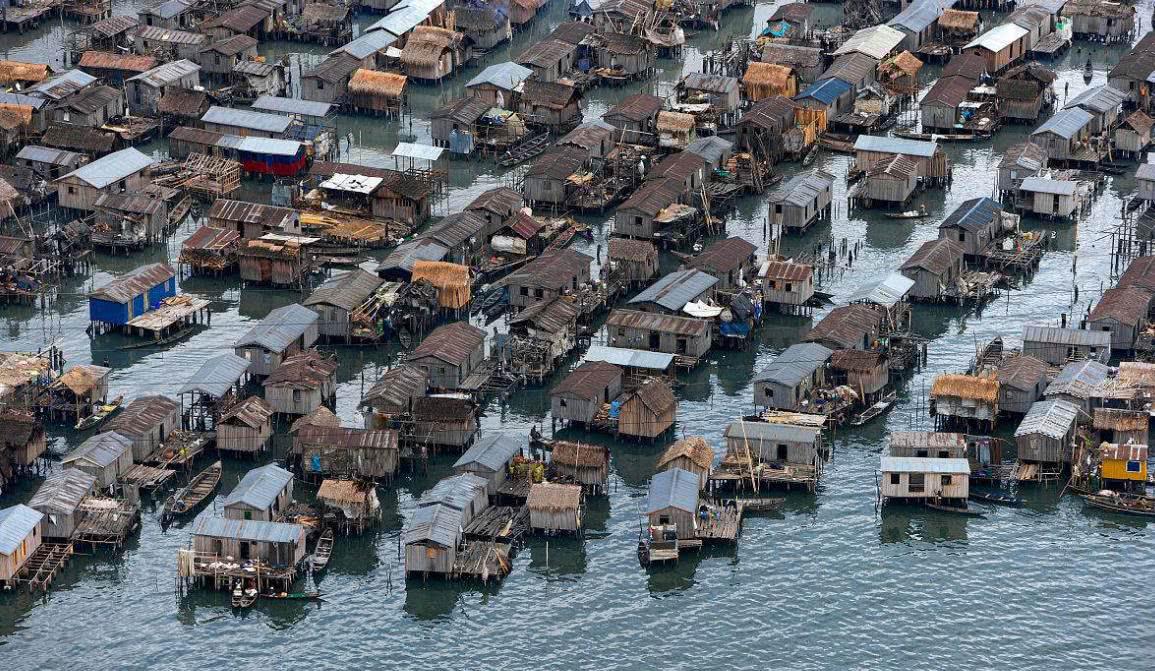 世界最大水上贫民窟:那里的人们食不果腹,竟因经济太繁荣而导致