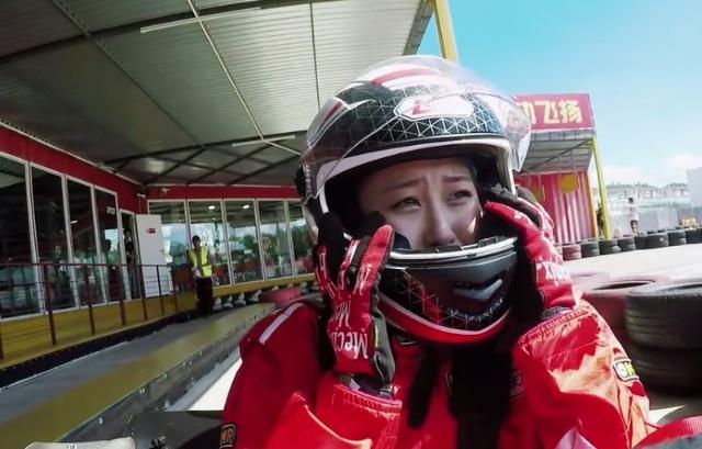 俪冲进他怀里,说出的话太耳熟,网友:结婚吧