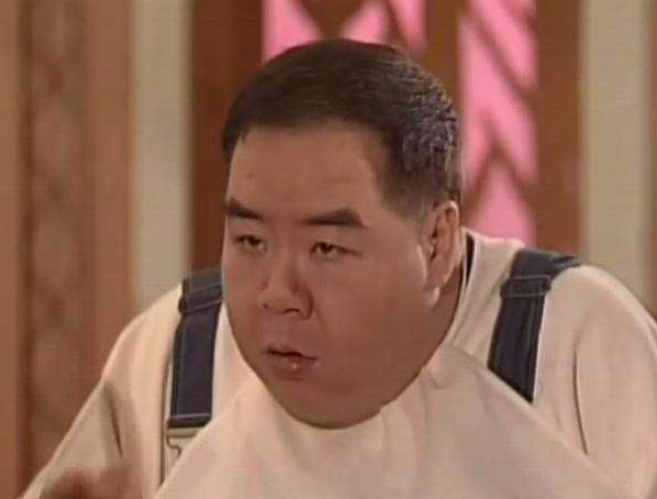 郑则士是演肥猫的那位演员,当年凭着肥猫寻亲记获取了影帝的奖项