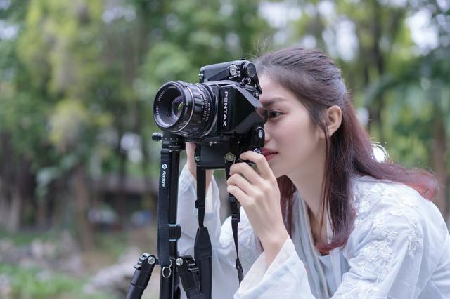 外出旅行拍照时, 你的摄影包里都带什么设备?