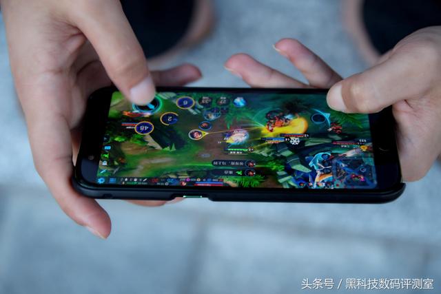 专业与业余区别真大,黑鲨游戏手机才是玩游戏的最佳拍档