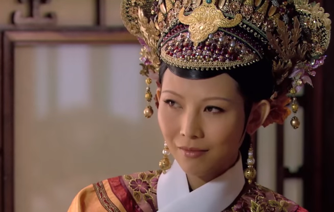 甄嬛传,谁注意到大结局,皇后头上的这个东西,暴露一个秘密