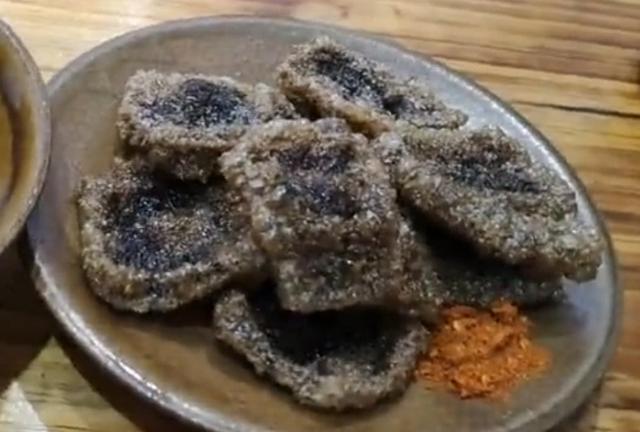 贵州特色小吃,15元一份的炸蕨粑,外脆里软外地食客踏破门店