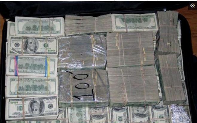 直击墨西哥毒枭被查获的上亿美金, 别墅内还饲养野生动物