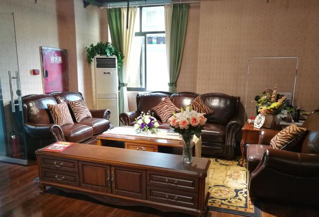 必须曝光优家购宜宾家居店,开业送家具,送电器,送现金