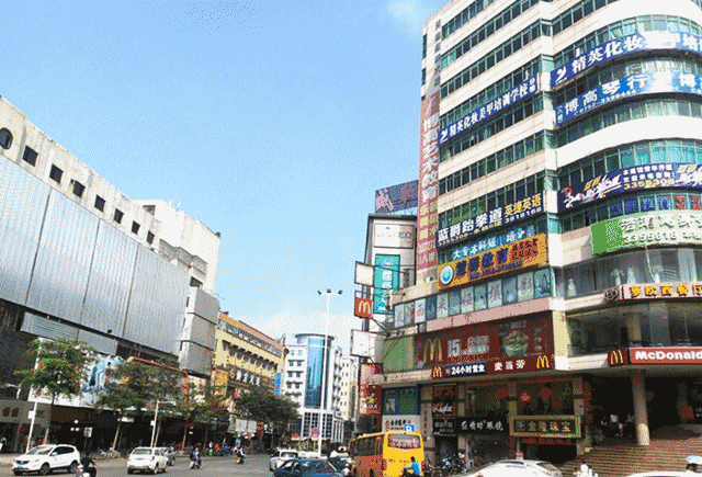 一间藏在惠阳淡水猪行街的煲仔菜15元一煲白饭任装还送汤