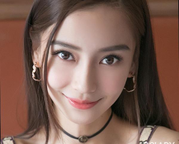 除了国内的女明星,国外很多甜美系的女星也是心形脸,其中让人最印象