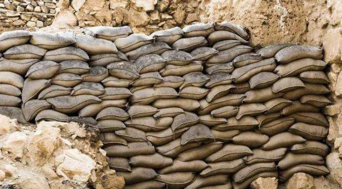 战场上,装满沙子的沙袋能否抵挡子弹?真这么做就被骗了