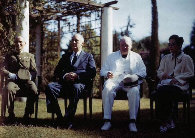 谁是开罗会议不穿军装的女性, 为何成了会议的主角?