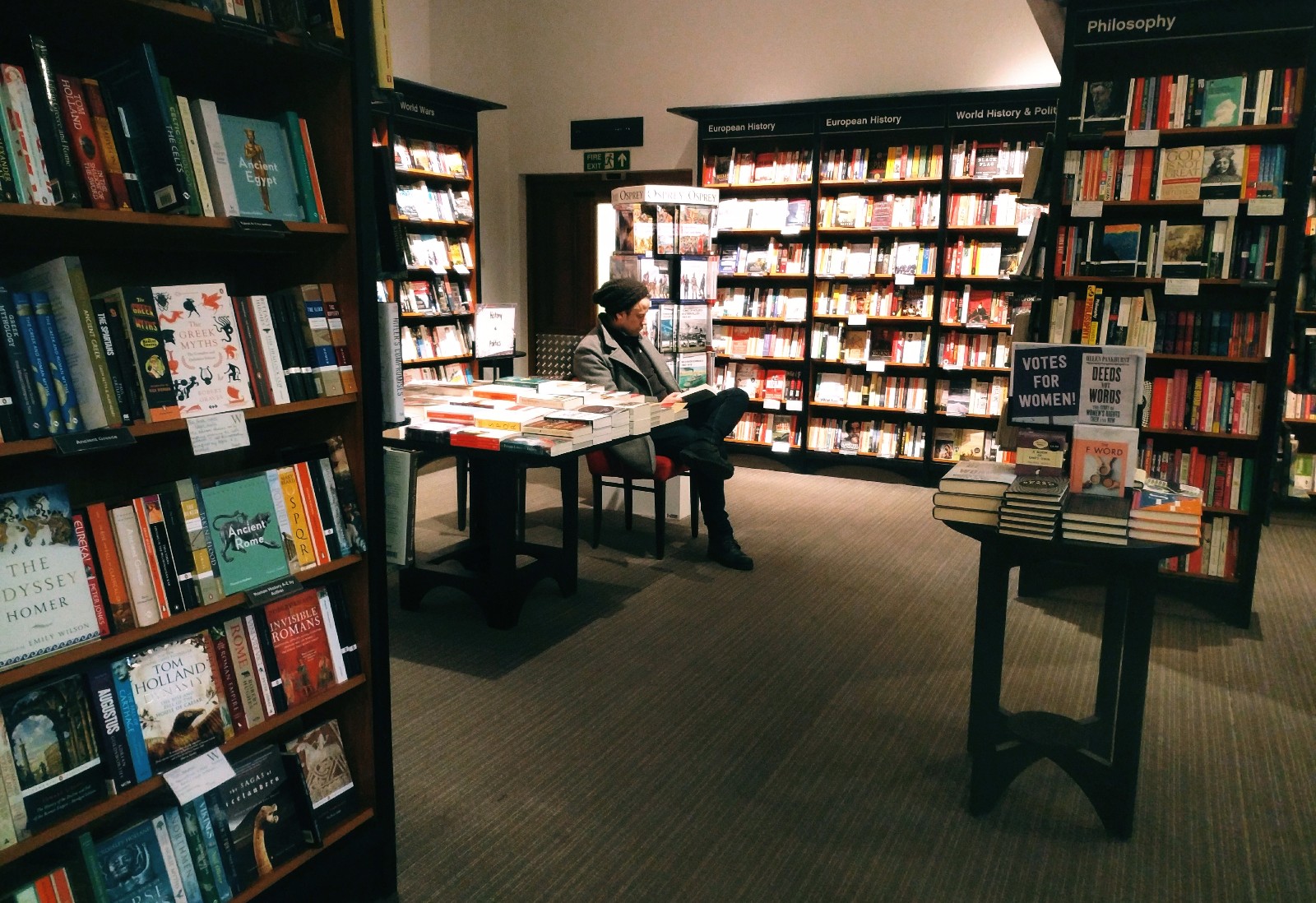 英国旅行不能错过 最酷的连锁书店(水石) 集合咖啡早餐+书+礼品