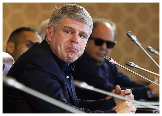 叱咤一时的拳击推广人唐金,如今只能靠200万赔偿金刷存在感!