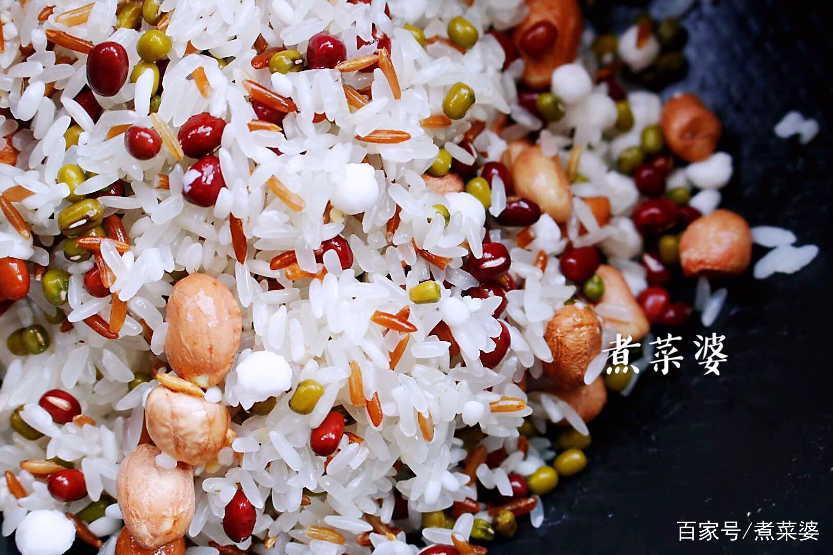 第四步:将做好的绿豆清凉粥取出来放凉,放入冰箱中冷藏1~2小时后食用