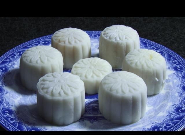 自制榴莲冰皮月饼&酸奶炸秋葵