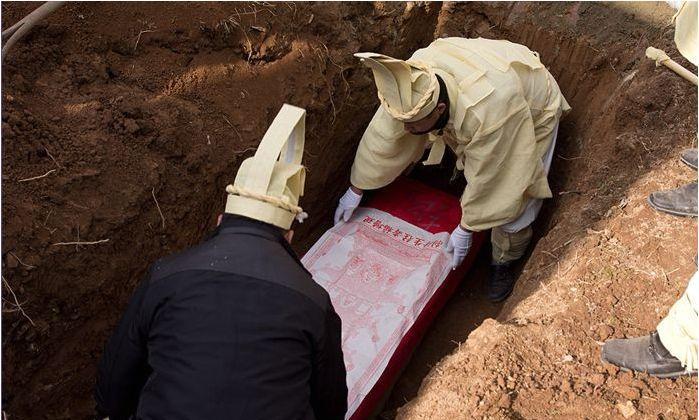 农村棺材下葬中途不能落地? 这是为何?