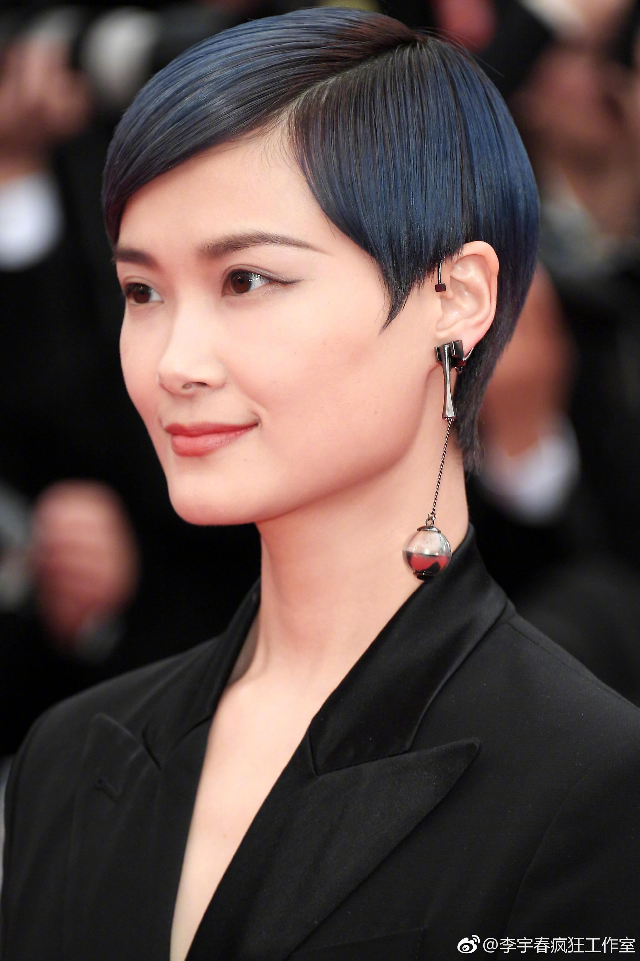 红毯上,李宇春身着jean paul gaultier 2018春夏2048_3072竖版 竖屏