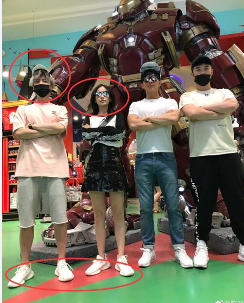 鹿晗、Baby穿同款鞋亮相,尴尬了这次Baby又被