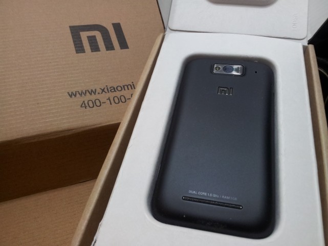 它被称为年轻人的第一部智能手机小米一代开箱