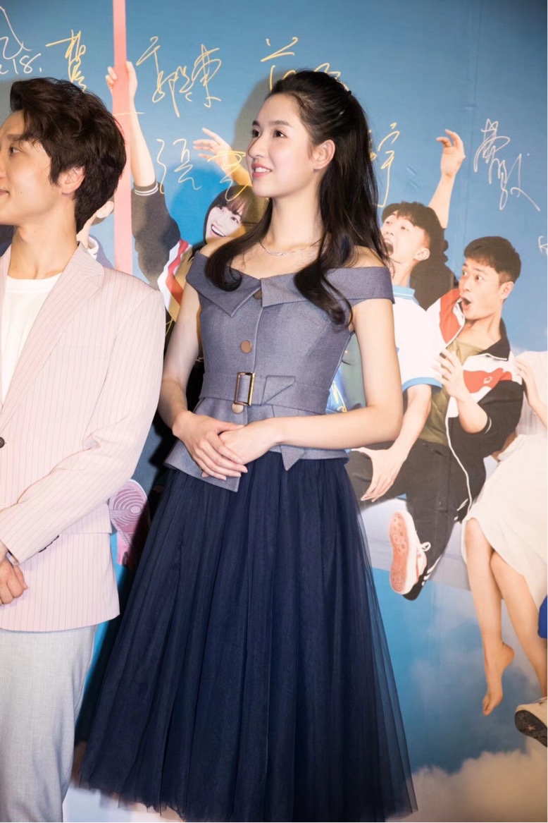 王玉雯亮相《遇见你真好》首映礼 清纯可人获赞初恋脸