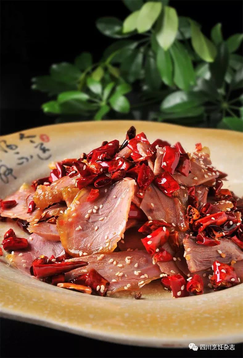 香辣五花肉,炝锅粉蒸鱼,香辣鸡片,番茄鸡,干拌牛板筋