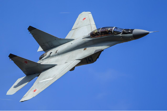 中国歼16战机,的相比俄罗斯苏30怎么样?专家这句话很中肯!