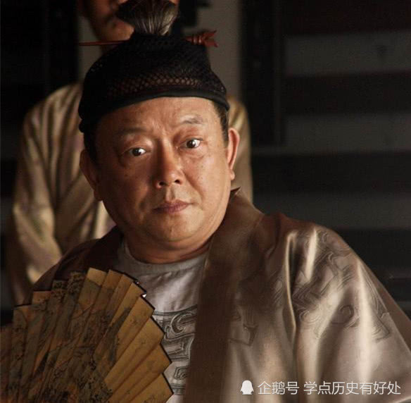 此人就是王承恩,崇祯皇帝的司礼监秉笔太监.