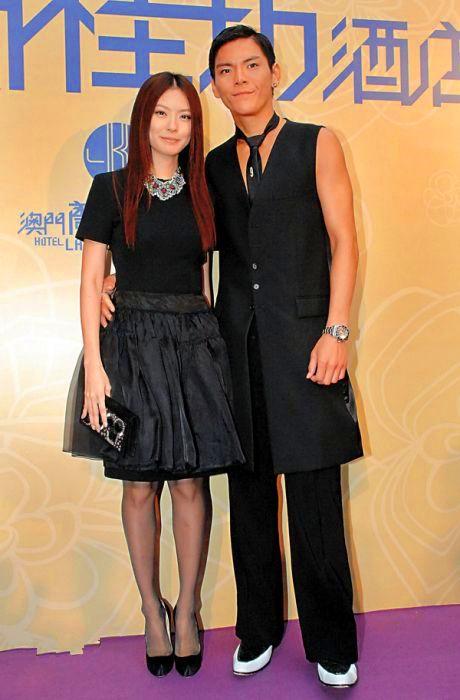 香港公认大佬,第一任妻子因李小龙背骂名,第二任与李连杰私交好