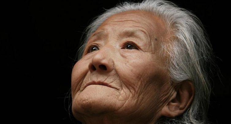 老人两次白发人送黑发人如今病危却被儿子痛骂