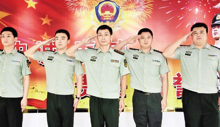 警卫员是什么级别军的官才会配备,可以住进军区大院吗?