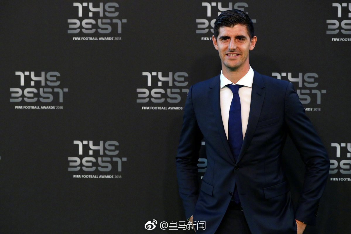 出席fifa颁奖盛典的部分皇马球员,被拉莫斯这身打扮帅到了