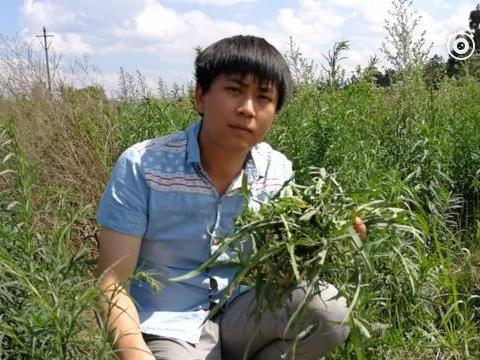 93岁农村老人有10个子女,衣服脏了却没人洗