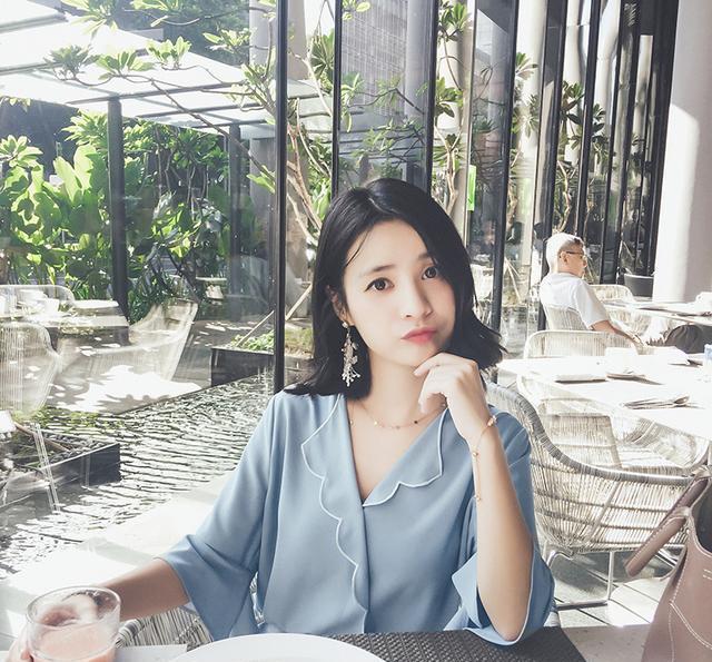 女生过了20岁就别老穿t恤, 这样的雪纺衫更能穿出温婉气质