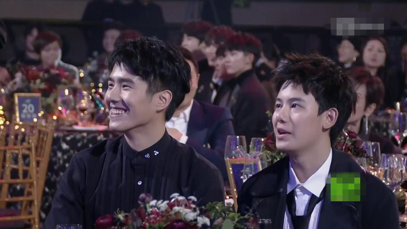 尖叫之夜:刘昊然胡先煦刚进场就在台下热聊起来!