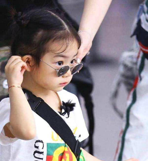 lucky为何一直都是哪吒头,当她披头散发时,网友们秒懂|古灵|戚薇|发型