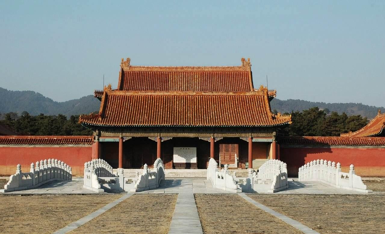 这座陵墓埋葬了1位皇帝,4位皇后和48位嫔妃, 最后还是被盗了