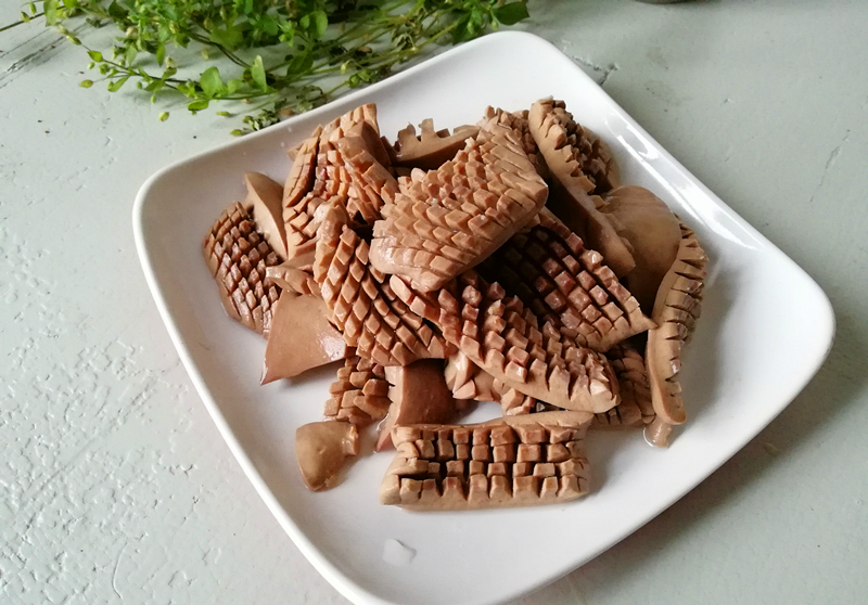 餐馆的猪腰花原来是这样切的,简单容易学,你也可以学会|花刀|直刀|猪腰子_新浪新闻