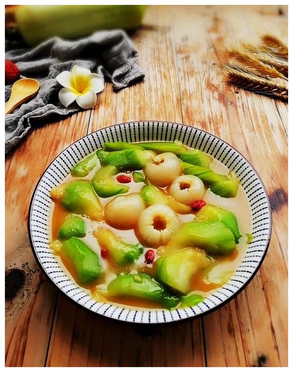 丝瓜炒荔枝,学会这道菜,你也可以做家里的大厨