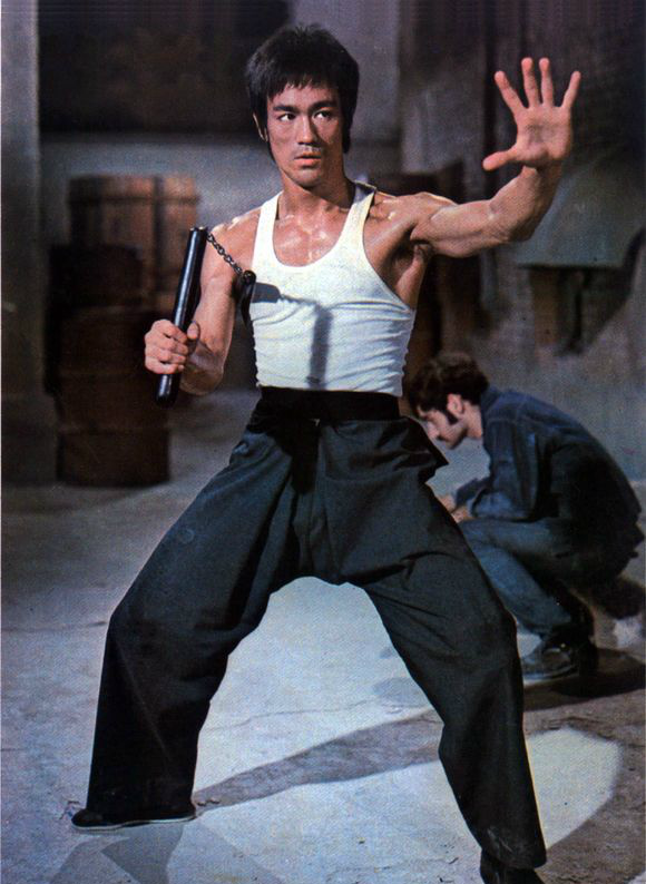 矫健的身形,锐利的目光,无敌的气场,李小龙的魅力永不会消退