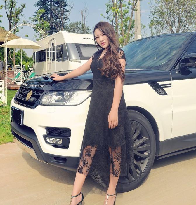 美女与野兽的故事, 身材娇小的女神竟提了辆霸气的路虎揽胜