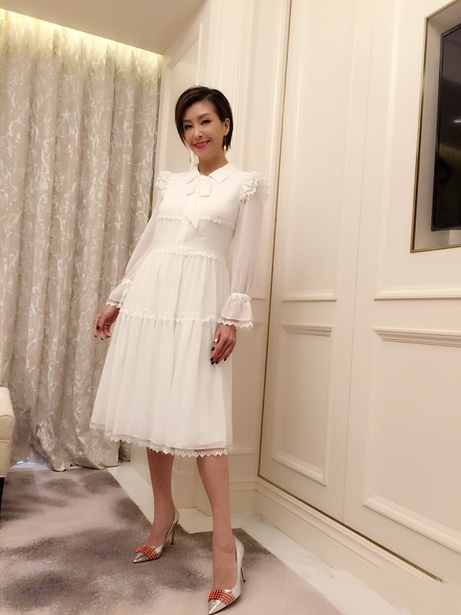 她十多岁加入过黑社会,自称没有爱情就活不了,49岁仍气质佳!