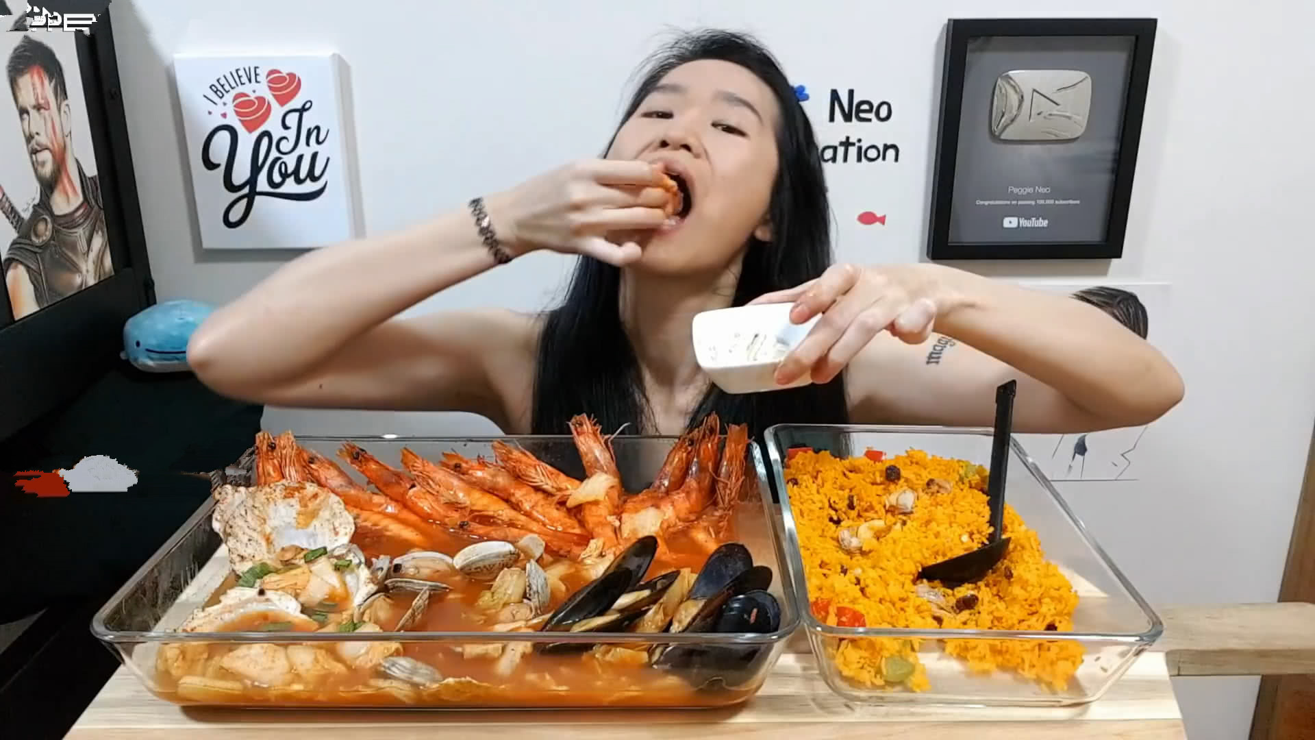 体重才80斤的美女大胃王,10分钟就吃完20斤海鲜,真羡慕她