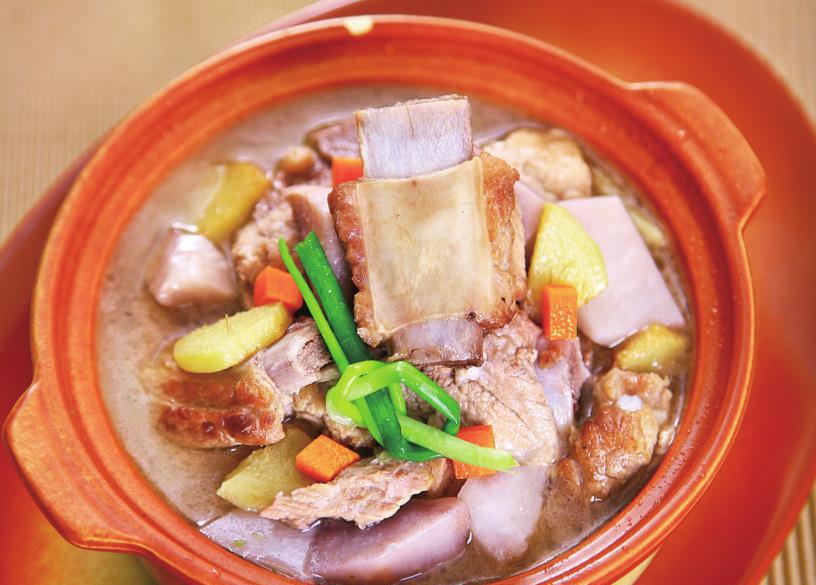 芋头排骨汤汤味鲜香骨肉软烂芋头绵糯,一步一步教你做