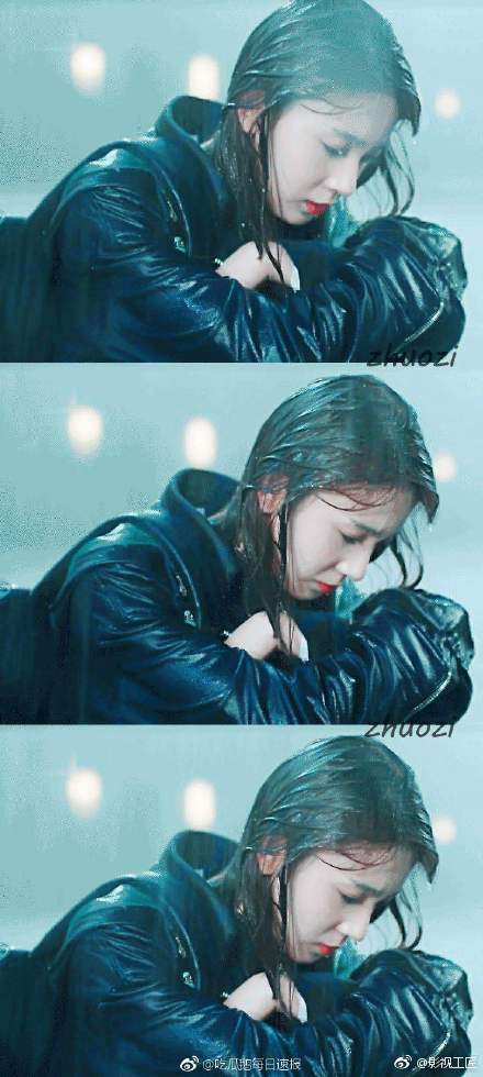 陈瑶 雨中c位出道《像我们一样年轻》一边下雨天一边哭还不花妆