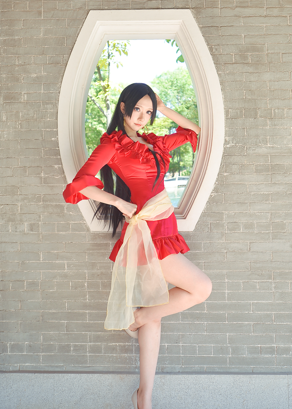 海贼王女帝真人版美女写真,路飞快回来娶她过门吧