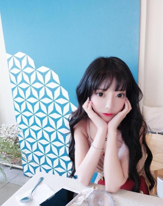 国服第一女王者童话lol技术好的背后 原来是每晚必须要"吃鸡"