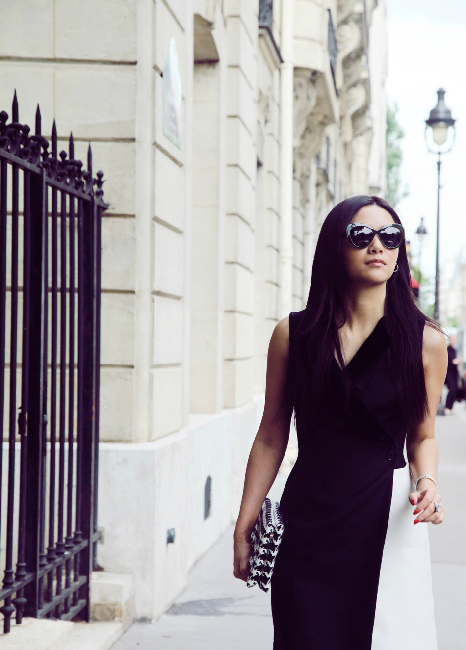 徐静蕾情迷黑白配巴黎街头化身diorlady