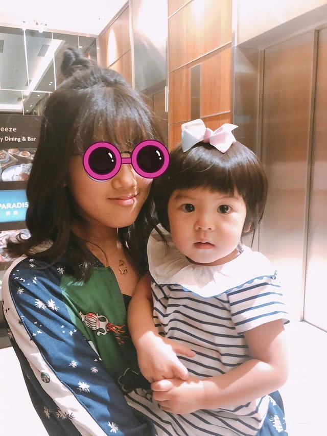 贾静雯三个女儿: 大女儿比咘咘还像妈, 像修杰楷的bo妞, 真美!