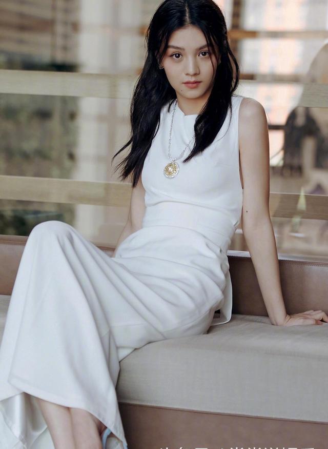 俞飞鸿张梓琳春夏白裙同台比美 一时竟分不清谁最好看了